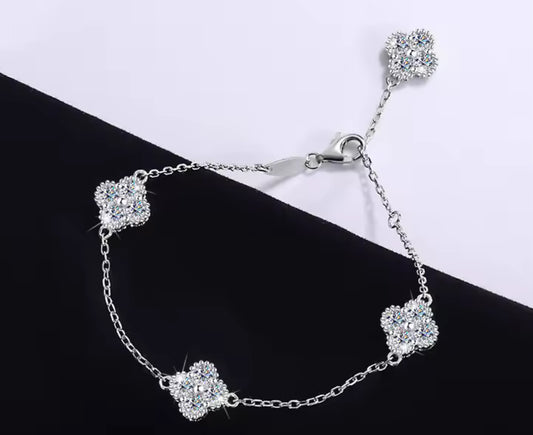 Luxe Silver Moissanite Clover Bracelet